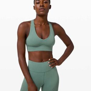 Lululemon Reveal Bra Digital Rain Size 4